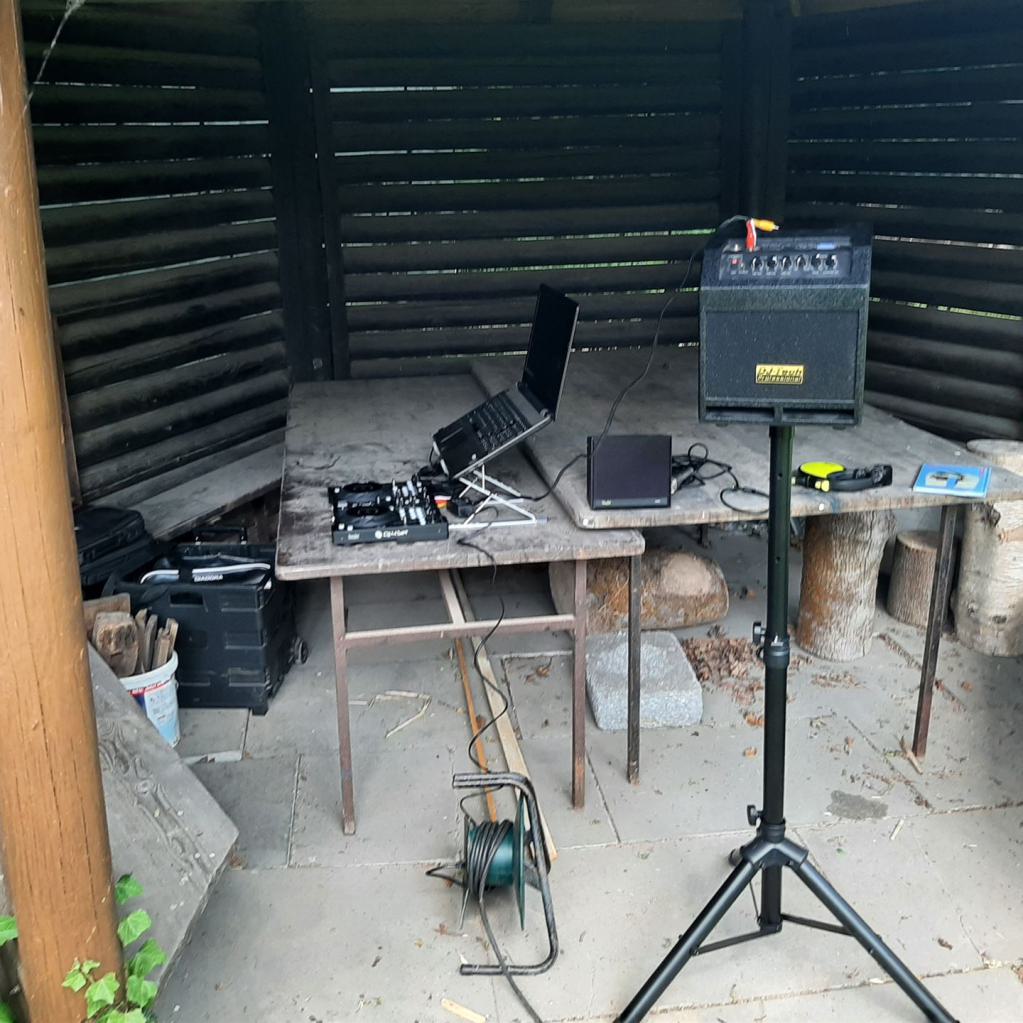 DJ in der Grillhütte